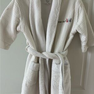 Kids White Textured Bathrobe - Trump Kids